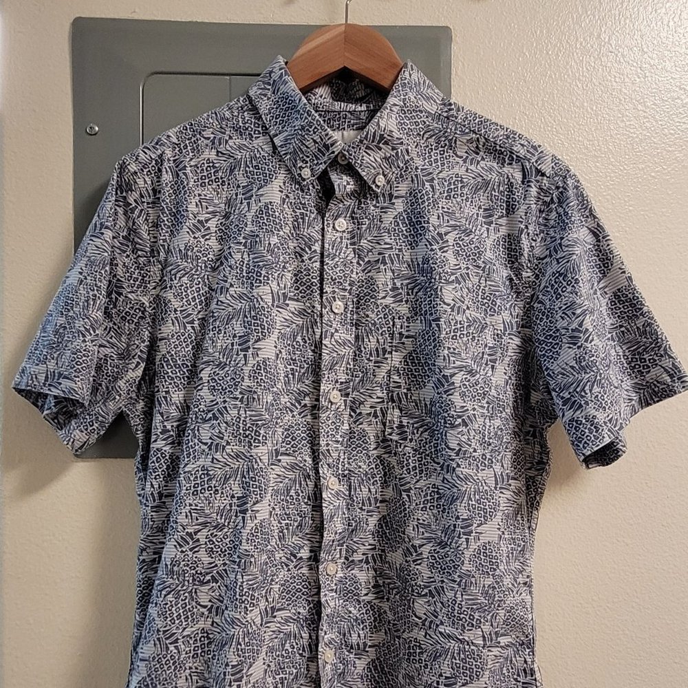 Goodfellow M slim button short sleeve shirt, light blue pineapple print, cotton